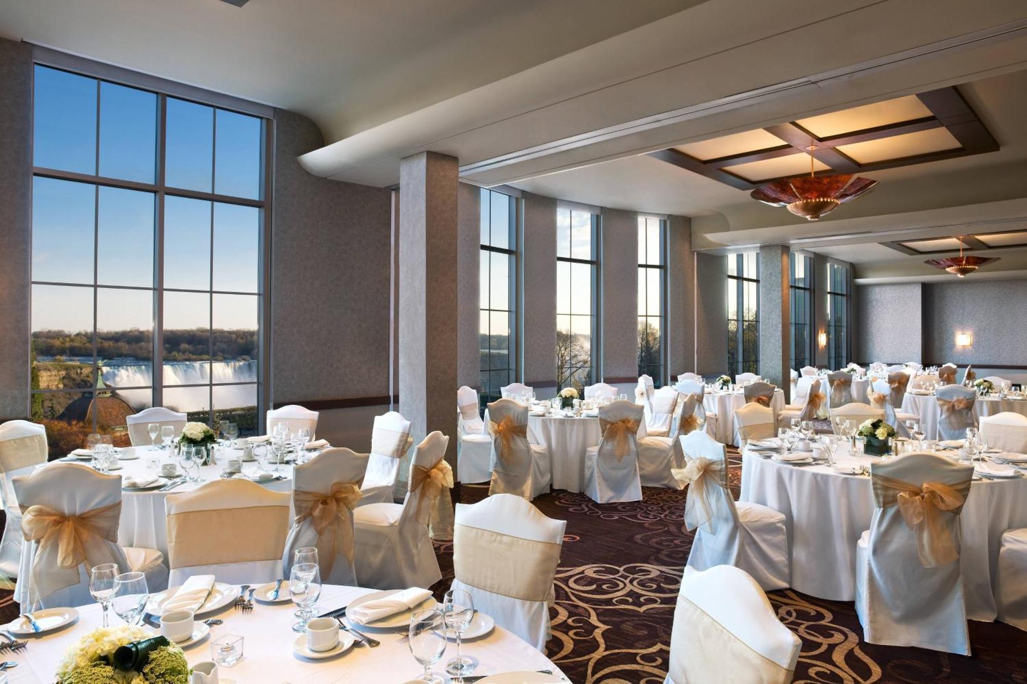 Sheraton Fallsview Hotel 4*